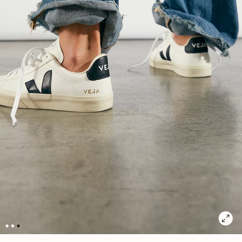 Veja Retro Low-Top Sneakers in White and Black size 7